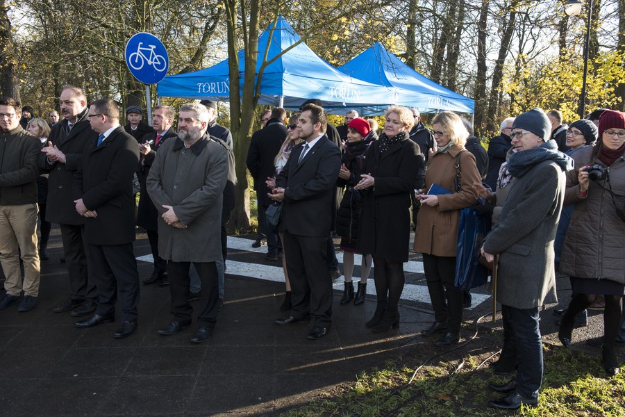 Uroczyste otwarcie alei Niezależnego Zrzeszenia Studentów UMK, fot. Wojtek Szabelski