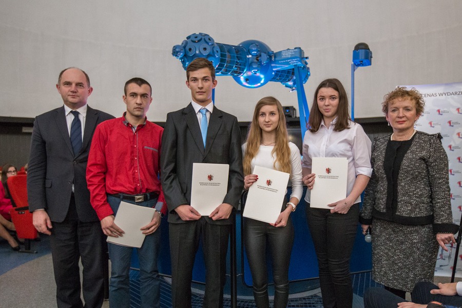 Uroczystość wręczenia stypendiów marszałka uczniom liceów i techników z regionu, fot. Szymon Zdiebło/Tarantoga.pl