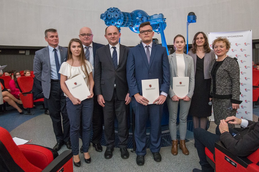 Uroczystość wręczenia stypendiów marszałka uczniom liceów i techników z regionu, fot. Szymon Zdiebło/Tarantoga.pl