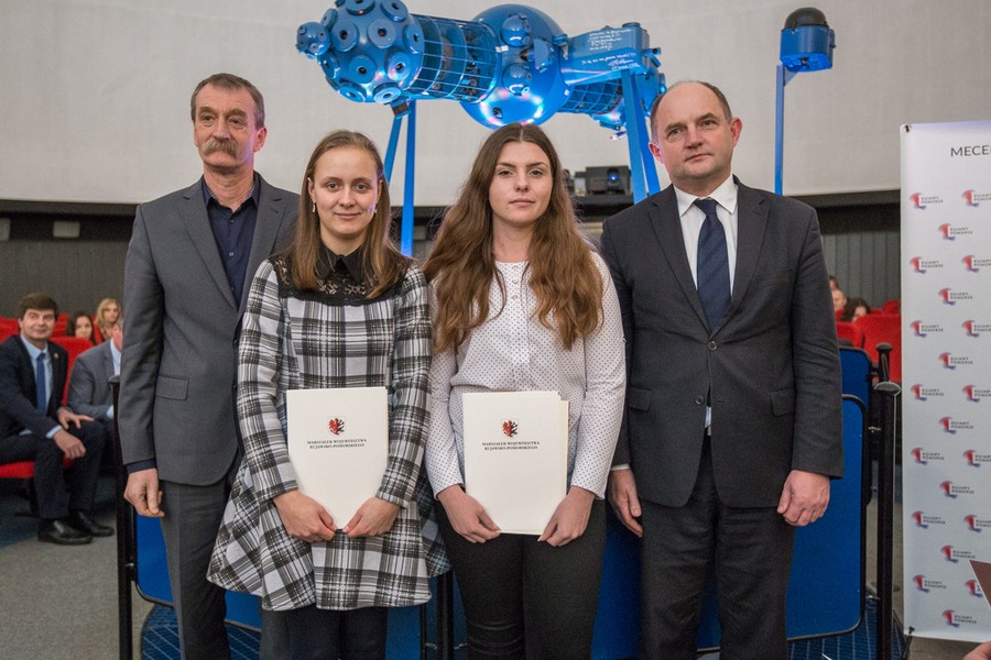 Uroczystość wręczenia stypendiów marszałka uczniom liceów i techników z regionu, fot. Szymon Zdiebło/Tarantoga.pl