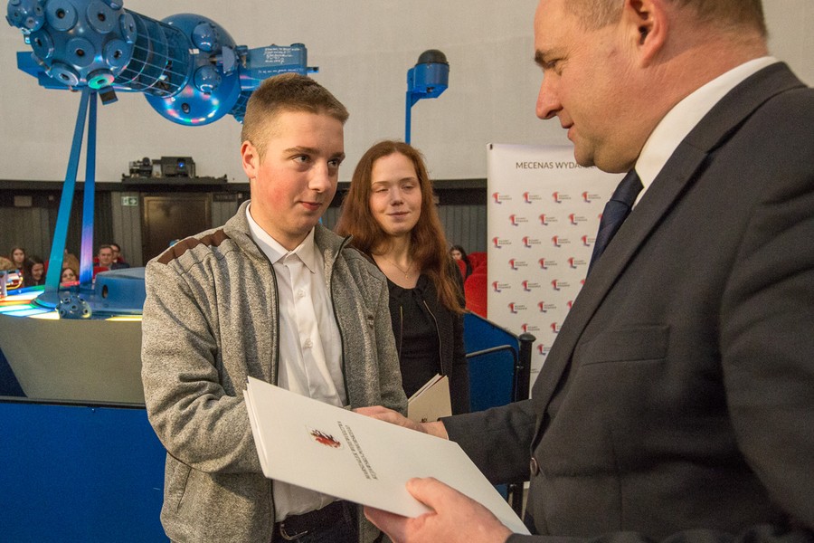 Uroczystość wręczenia stypendiów marszałka uczniom liceów i techników z regionu, fot. Szymon Zdiebło/Tarantoga.pl