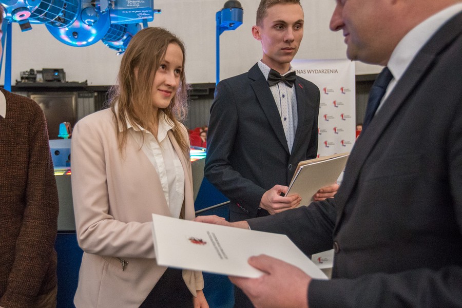 Uroczystość wręczenia stypendiów marszałka uczniom liceów i techników z regionu, fot. Szymon Zdiebło/Tarantoga.pl