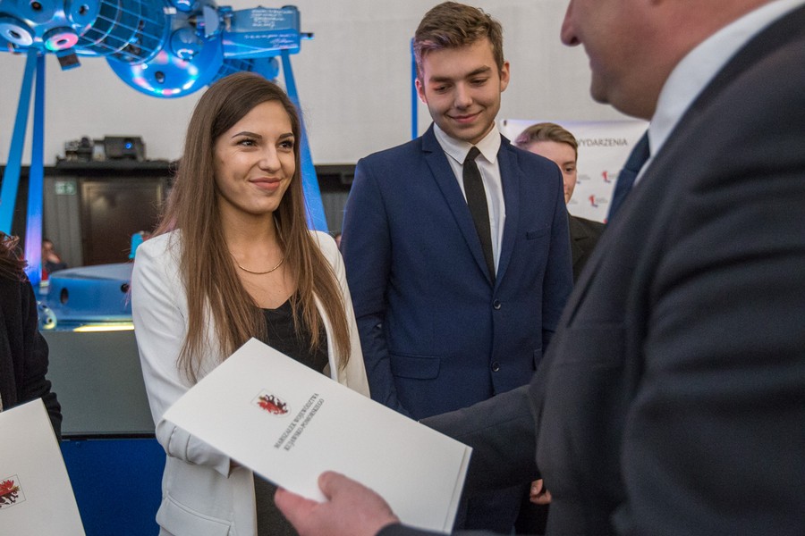 Uroczystość wręczenia stypendiów marszałka uczniom liceów i techników z regionu, fot. Szymon Zdiebło/Tarantoga.pl