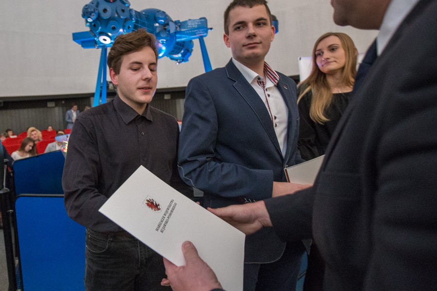 Uroczystość wręczenia stypendiów marszałka uczniom liceów i techników z regionu, fot. Szymon Zdiebło/Tarantoga.pl