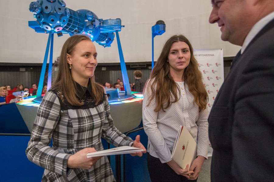Uroczystość wręczenia stypendiów marszałka uczniom liceów i techników z regionu, fot. Szymon Zdiebło/Tarantoga.pl