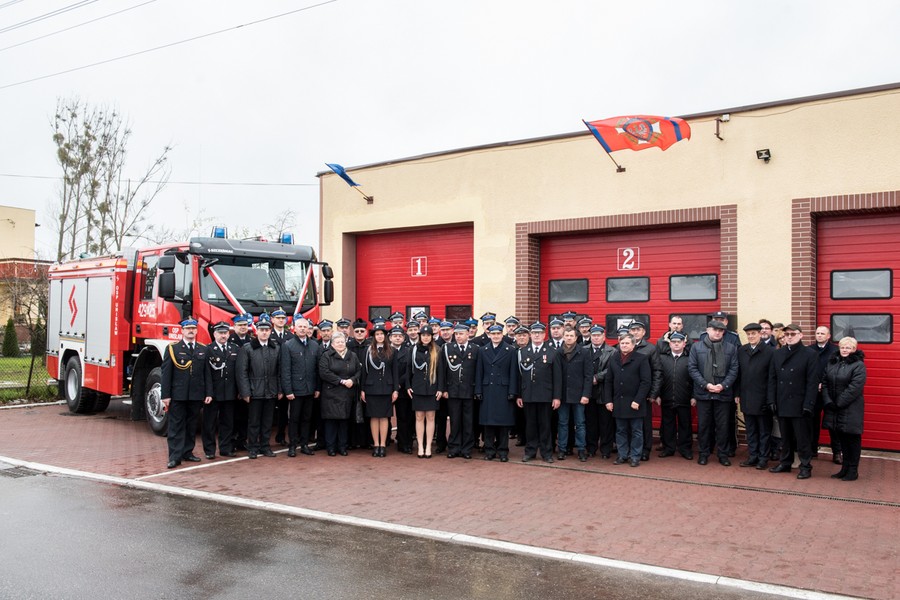 Uroczystość wejścia do służby w OSP Unisław strażackiego wozu bojowego, fot. Łukasz Piecyk