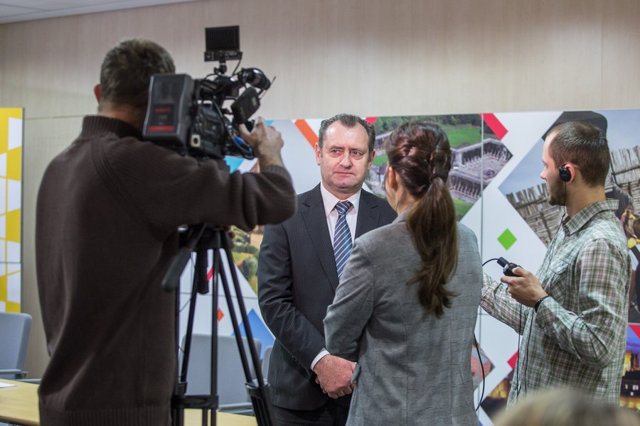 Przekazanie umów RPO, 15 grudnia 2017; fot. Szymon Zdziebło/tarantoga.pl dla UMWKP