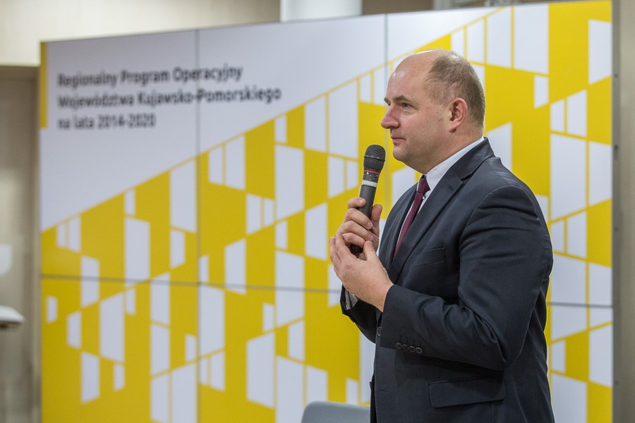 Przekazanie umów RPO, 15 grudnia 2017; fot. Szymon Zdziebło/tarantoga.pl dla UMWKP