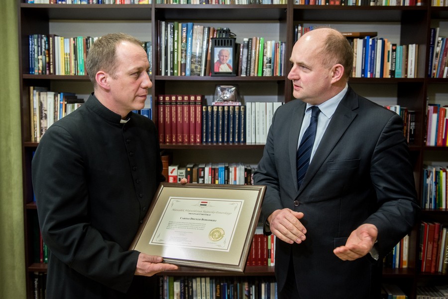 Certyfikaty dla instytucji pomocy społecznej udzielających wsparcia bezdomnym; fot. Łukasz Piecyk dla UMWKP