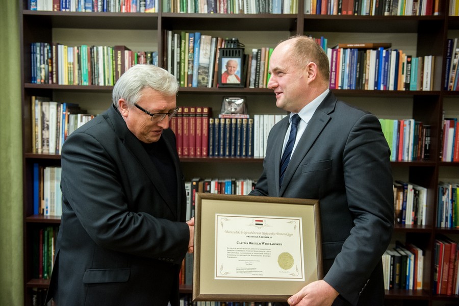 Certyfikaty dla instytucji pomocy społecznej udzielających wsparcia bezdomnym; fot. Łukasz Piecyk dla UMWKP