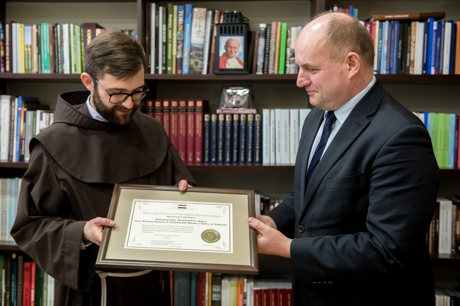 Certyfikaty dla instytucji pomocy społecznej udzielających wsparcia bezdomnym; fot. Łukasz Piecyk dla UMWKP