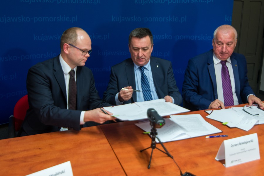 Ceremonia podpisania umowy, fot. Łukasz Piecyk dla UMWKP