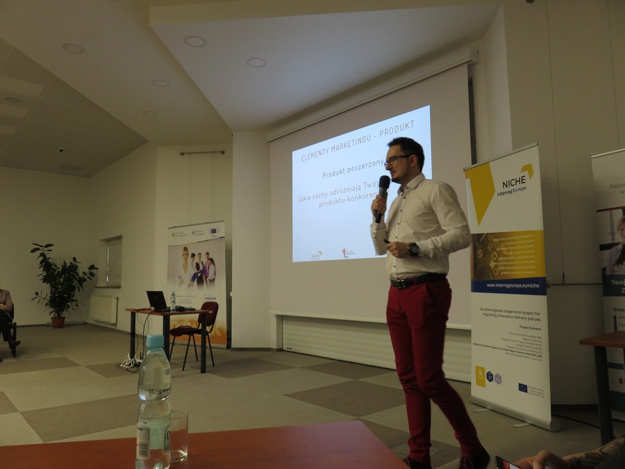 pan Artur Smolicki podczas spotkania branży miodowej