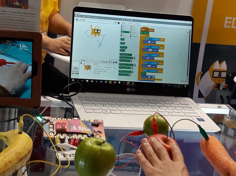 Owoce zaprogramowane na instrumenty muzyczne