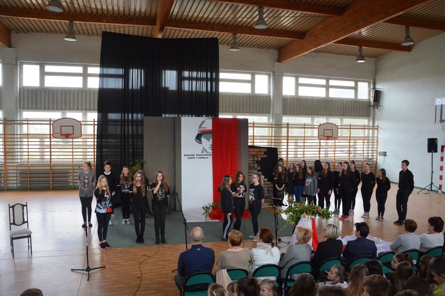 Montaż słowno-muzyczny