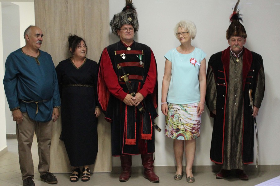 Dyrektor KPCEN we Włocławku G.Troszyńska i przedstawiciele Bractwa Kurkowego