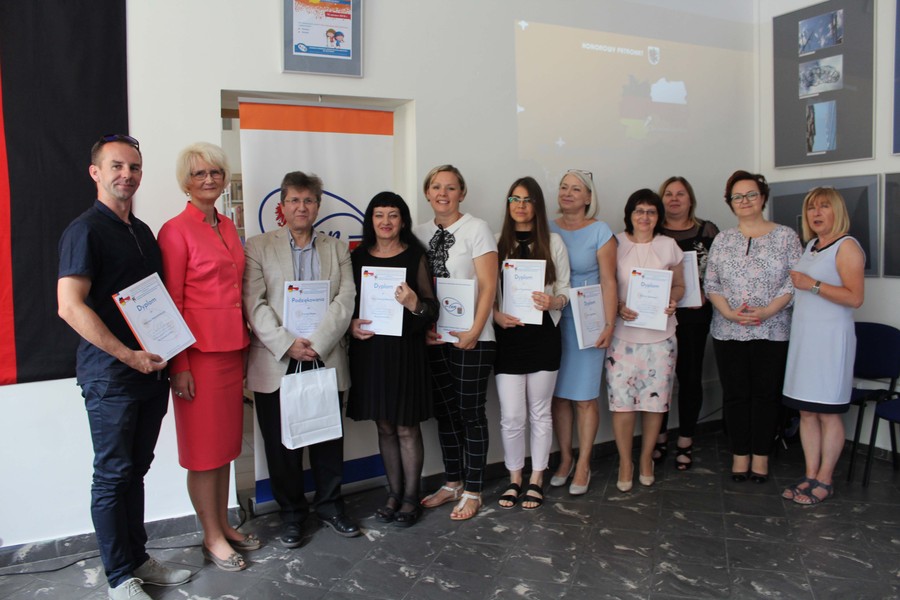 Wręczenie dyplomów członkom jury konkursu Na Zachód od Odry