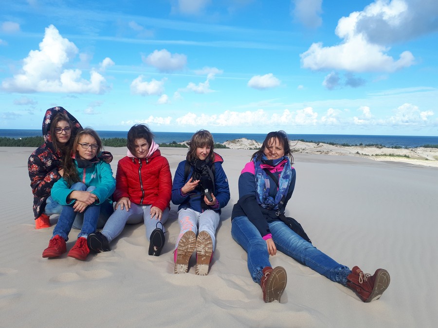 Relaks na ruchomych wydmach - Wycieczka szkolna - Łeba 2018, fot. Agnieszka Śledź, KP SOSW Toruń