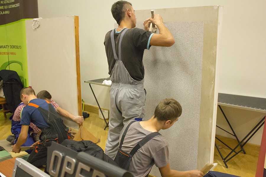 Praktyczne umiejętnosci prezentują uczniowie ZS Budowlanych