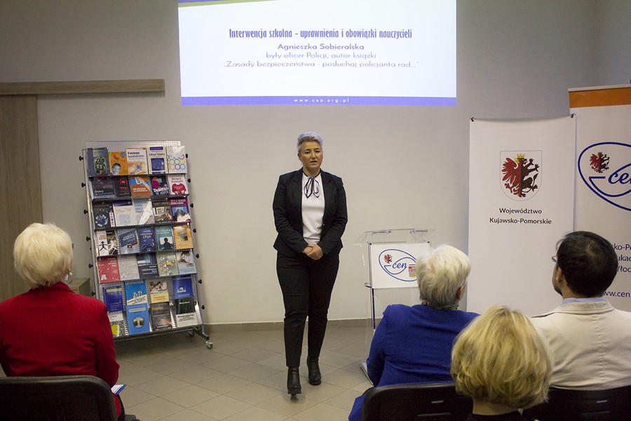 A.Sobieralska-wieloletnia policjantka-prelegentka