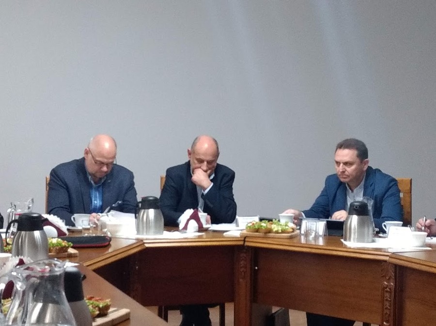Uczestnicy posiedzenia Zespołu ds. polityki gospodarczej, rynku pracy i strategii rozwoju województwa w dniu 13.11.2018 r.
