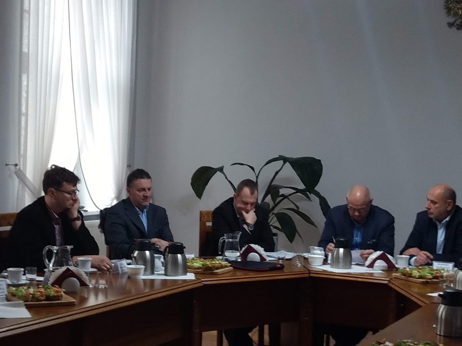 Uczestnicy posiedzenia Zespołu ds. polityki gospodarczej, rynku pracy i strategii rozwoju województwa w dniu 13.11.2018 r.