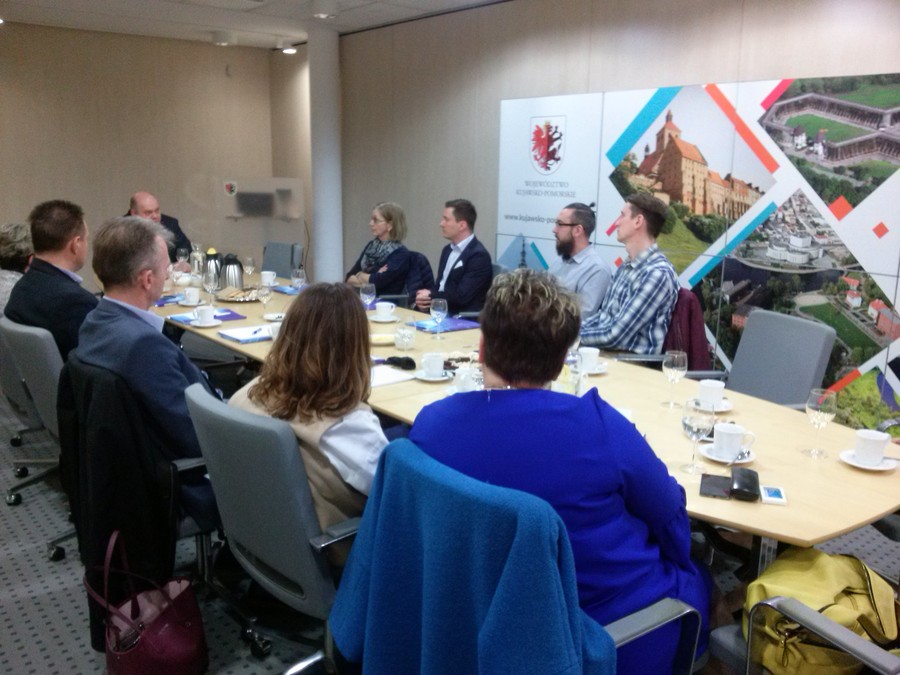 „Programy korekcyjno-edukacyjne dla sprawców przemocy – aspekty praktyczne” – Pan Grzegorz Wrona prowadzi spotkanie superwizyjne Toruń 9.IV.2018 r., fot. Biuro Wsparcia Rodziny i Przeciwdziałania Przemocy