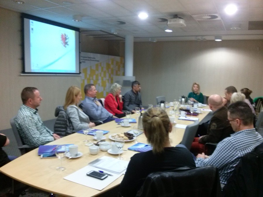 „Programy korekcyjno-edukacyjne dla sprawców przemocy – aspekty praktyczne” – Pani Katarzyna Łęgowska prowadzi spotkanie superwizyjne Toruń 9.IV.2018 r., fot. Biuro Wsparcia Rodziny i Przeciwdziałania Przemocy