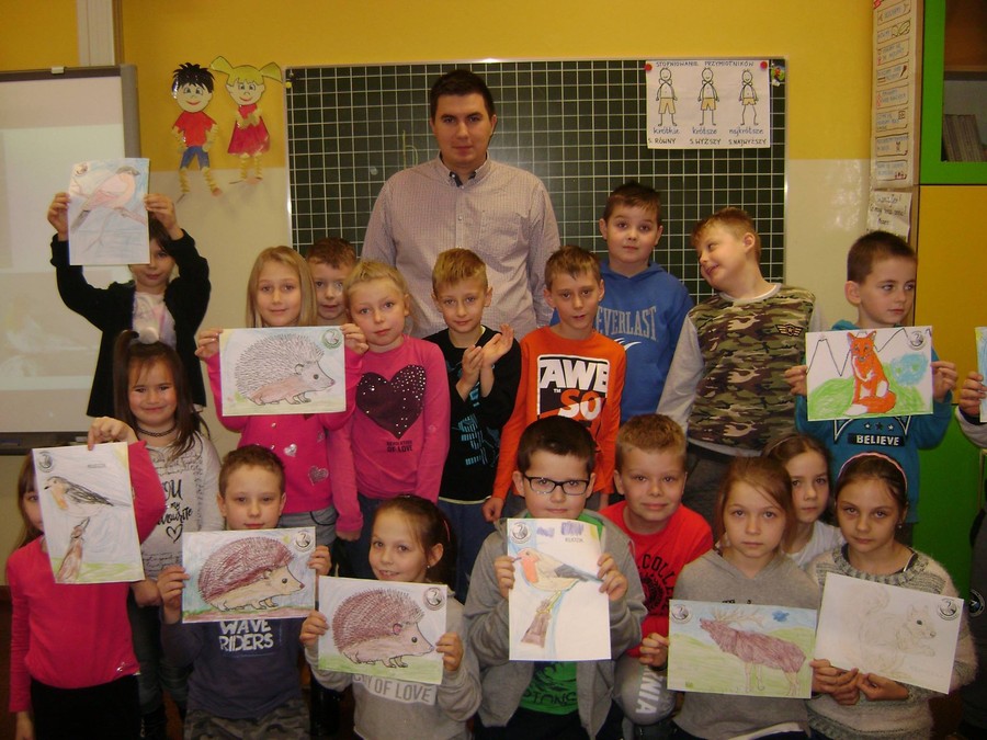 Dnia 07.12.2017r. w Szkole Podstawowej nr 3 w Sępólnie Krajeńskim odbyły się zajęcia prowadzone przez Zielonego Edukatora. Tematem zajęć było przystosowanie się zwierząt do nadchodzącej pory roku czyli do zimy