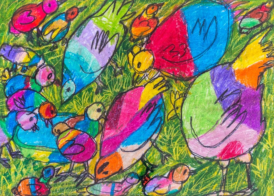 Autorem kompozycji ,,Rodzina kurczaków”, którą będzie można wylicytować w Toruniu, jest 7-letni Sidratul Muntaha Nuha, fot. Łukasz Piecyk