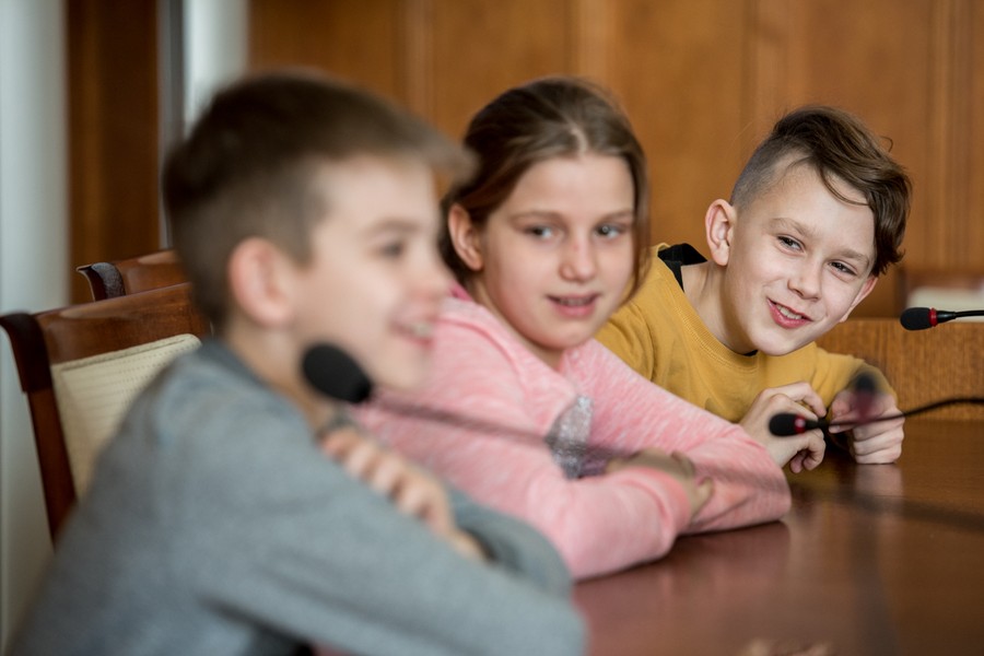 Dzieci z terenów ponawałnicowych w Urzędzie Marszałkowskim, fot. Łukasz Piecyk dla UMWKP