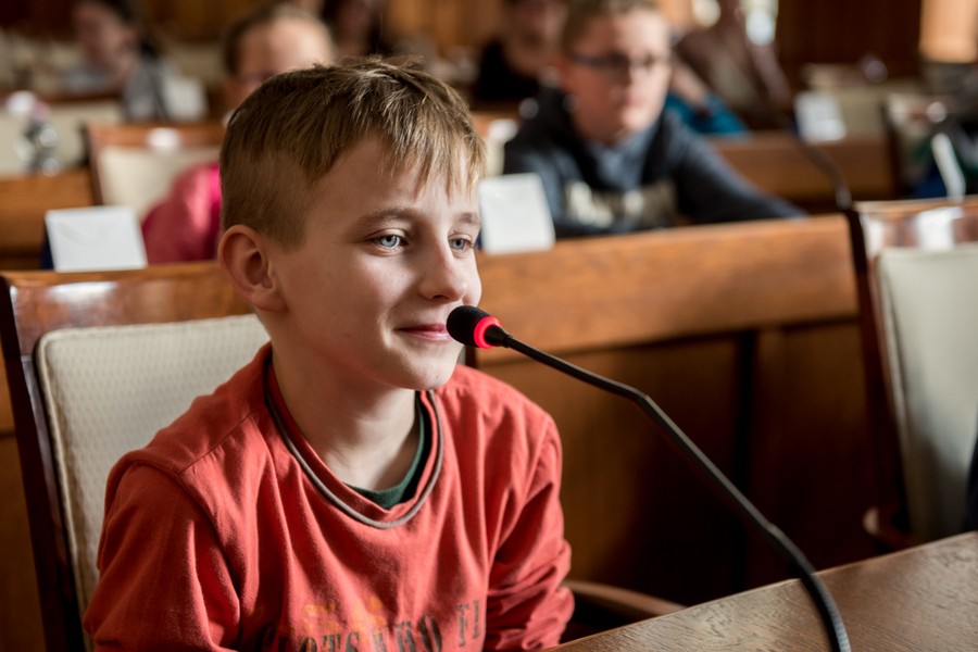 Dzieci z terenów ponawałnicowych w Urzędzie Marszałkowskim, fot. Łukasz Piecyk dla UMWKP