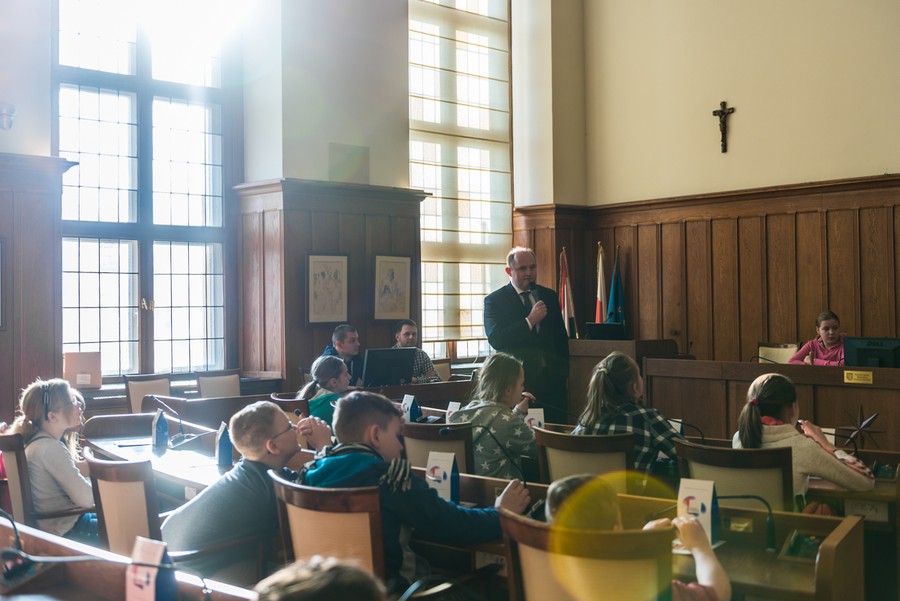Dzieci z terenów ponawałnicowych w Urzędzie Marszałkowskim, fot. Łukasz Piecyk dla UMWKP
