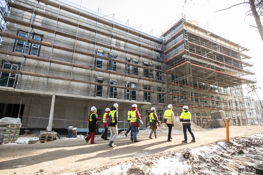 Zwiedzanie budowy nowego kompleksu Wojewódzkiego Szpitala Zespolonego w Toruniu, fot. Andrzej Goiński