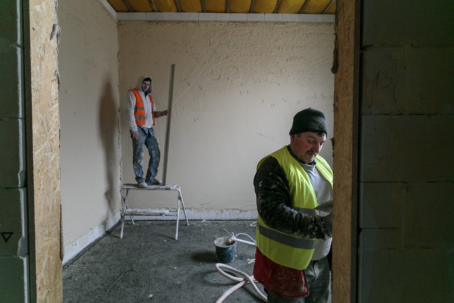 Wizyta na budowie centrum pomocowego bydgoskich albertynek, fot. Filip Kowalkowski dla UMWKP