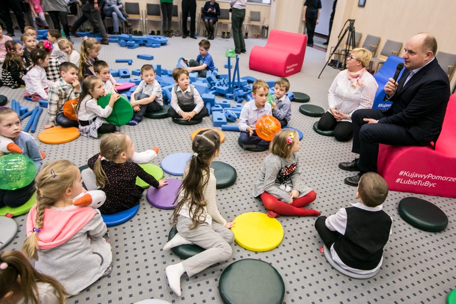 Spotkanie z przedszkolakami w Urzędzie Marszałkowskim w przededniu Dnia Kobiet, fot. Andrzej Goiński