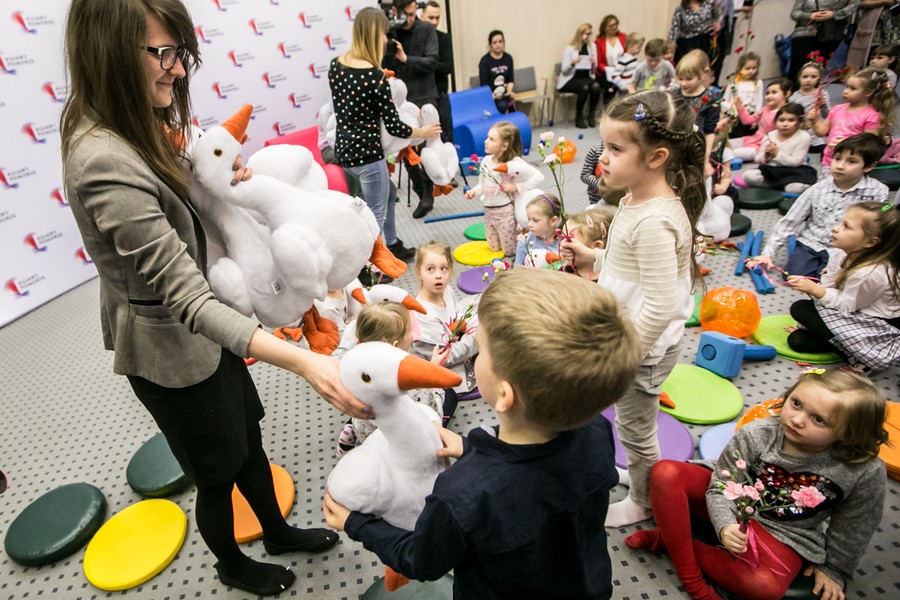 Spotkanie z przedszkolakami w Urzędzie Marszałkowskim w przededniu Dnia Kobiet, fot. Andrzej Goiński