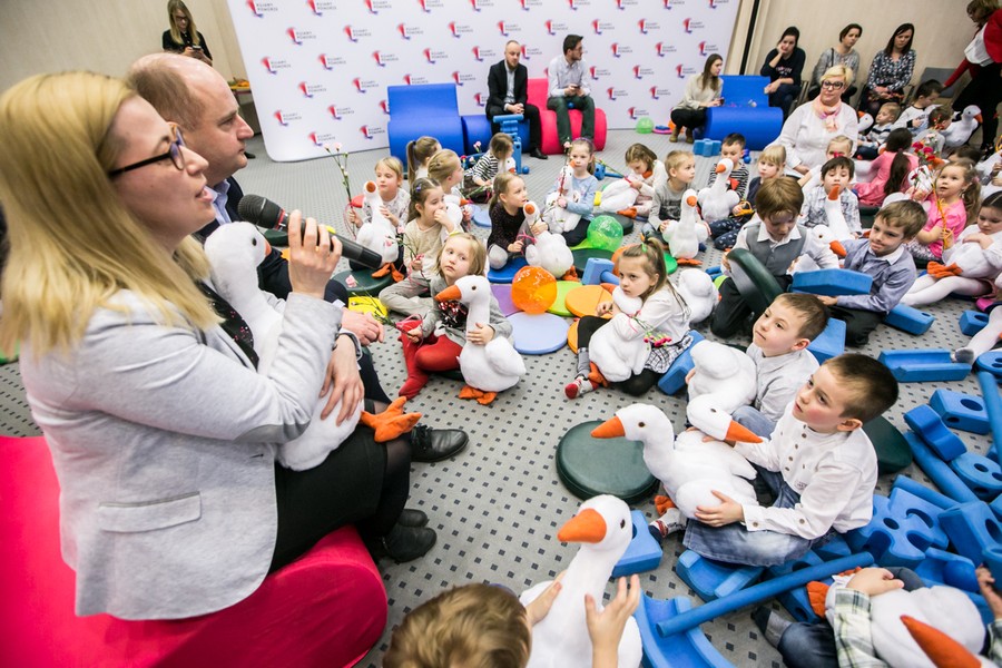Spotkanie z przedszkolakami w Urzędzie Marszałkowskim w przededniu Dnia Kobiet, fot. Andrzej Goiński