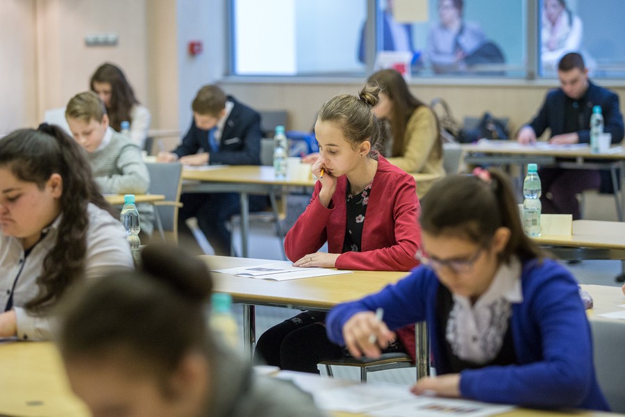 Finał Konkursu Wiedzy o Wielkich Polakach w Urzędzie Marszałkowskim, fot. Szymon Zdziebło/Tarantoga.pl