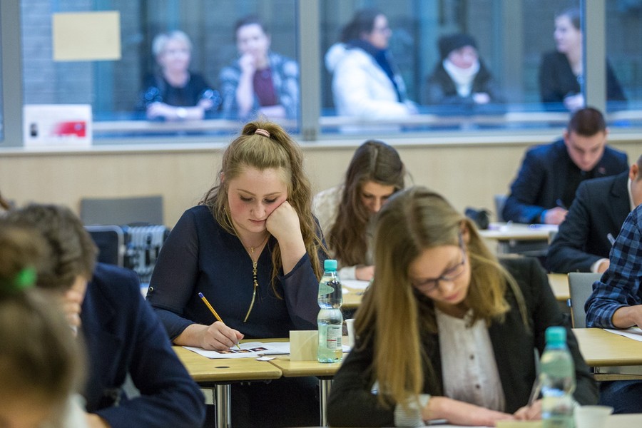 Finał Konkursu Wiedzy o Wielkich Polakach w Urzędzie Marszałkowskim, fot. Szymon Zdziebło/Tarantoga.pl