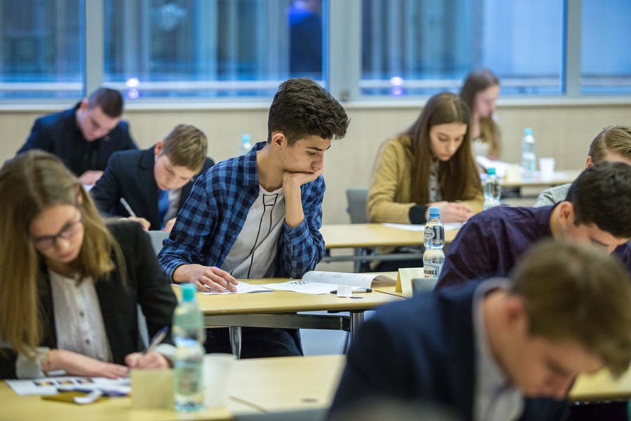 Finał Konkursu Wiedzy o Wielkich Polakach w Urzędzie Marszałkowskim, fot. Szymon Zdziebło/Tarantoga.pl