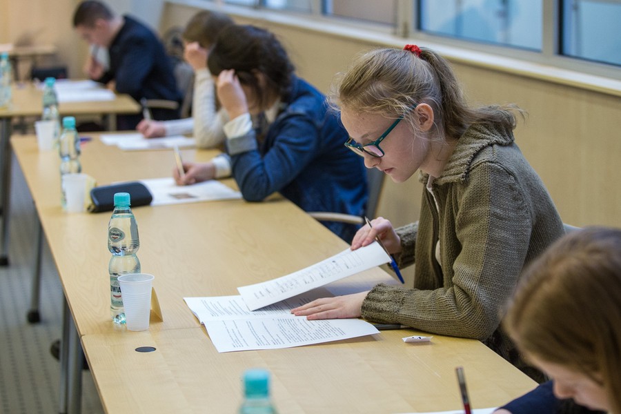 Finał Konkursu Wiedzy o Wielkich Polakach w Urzędzie Marszałkowskim, fot. Szymon Zdziebło/Tarantoga.pl