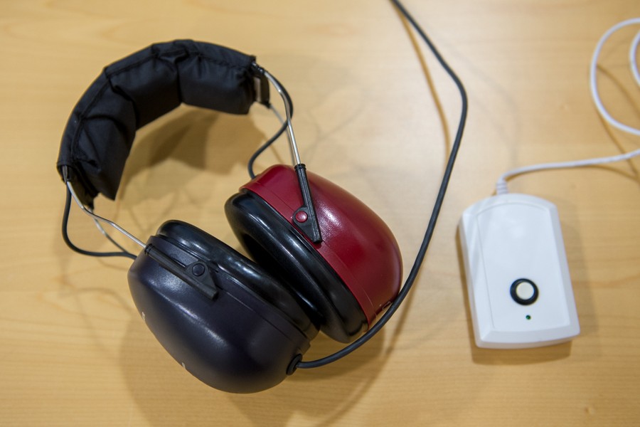 Bezpłatne badania słuchu przed Urzędem Marszałkowskim, fot. Łukasz Piecyk dla UMWKP