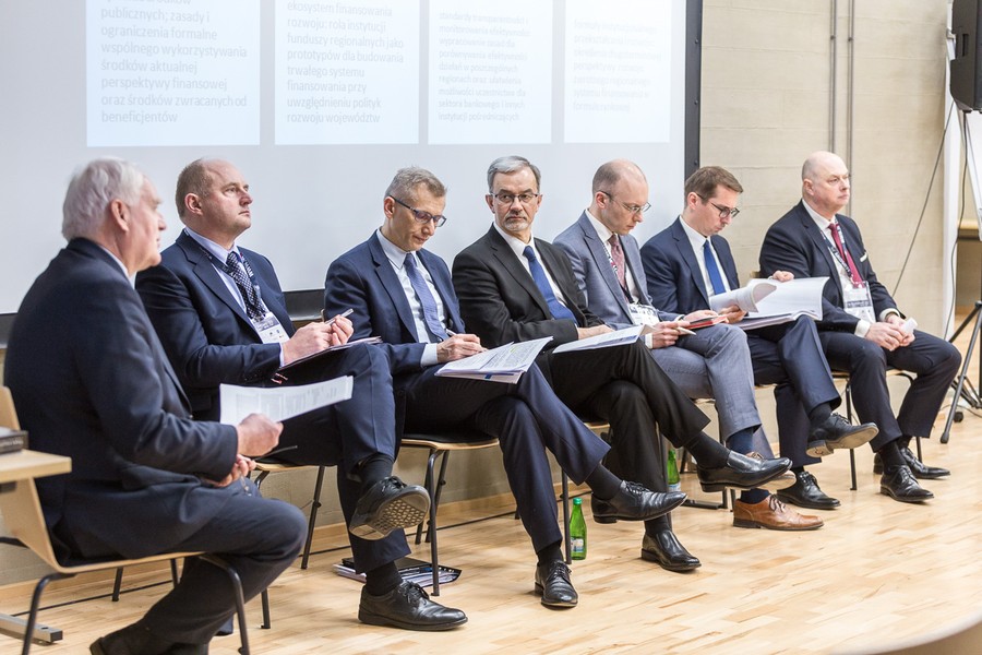 Panel na temat instrumentów finansowych w kreowaniu rozwoju regionów, fot. Szymon Zdziebło/tarntoga.pl