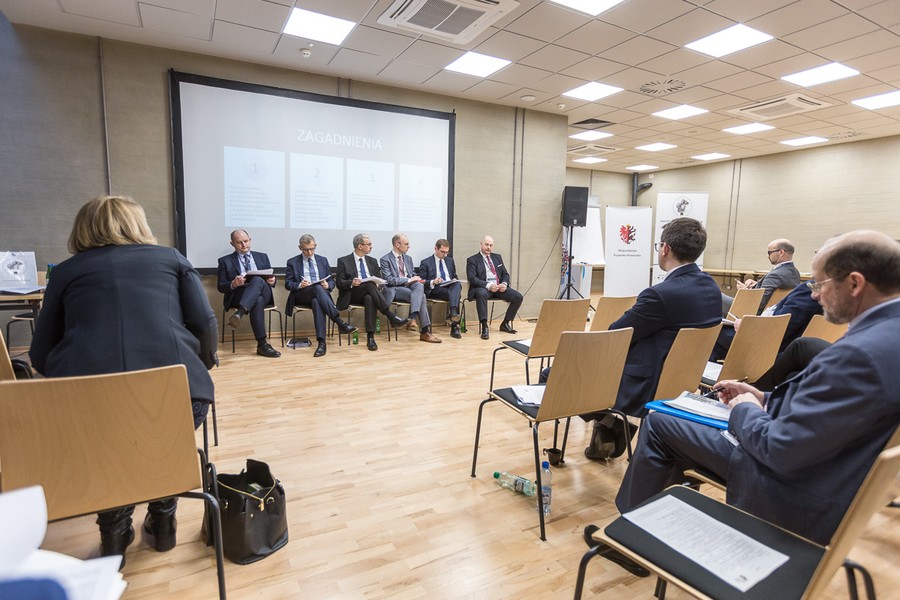 Panel na temat instrumentów finansowych w kreowaniu rozwoju regionów, fot. Szymon Zdziebło/tarntoga.pl