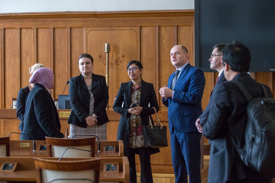 Wizyta delegacji z Indonezji w Urzędzie Marszałkowskim, fot. Szymon Zdziebło/Tarantoga.pl