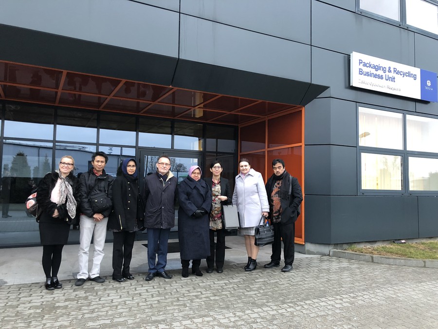 Wizyta w Toruńskich Zakładach Materiałów Opatrunkowych, fot. TZMO