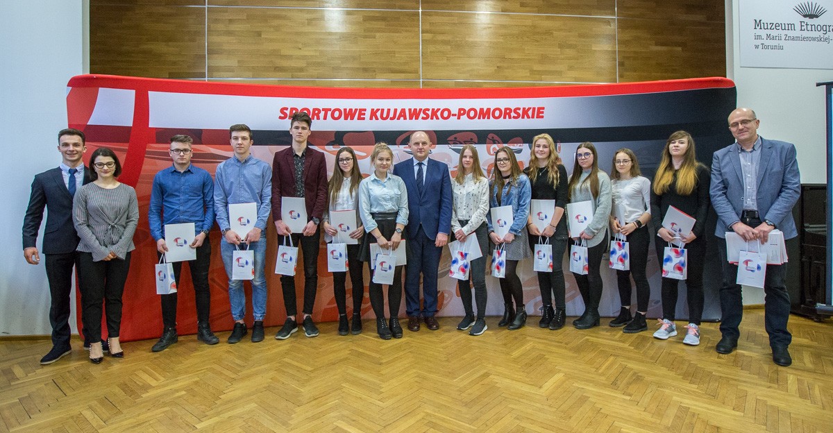 Uroczystość wręczenia stypendiów sportowych w Muzeum Etnograficznym w Toruniu, fot. Szymon Zdziebło/Tarantoga.pl