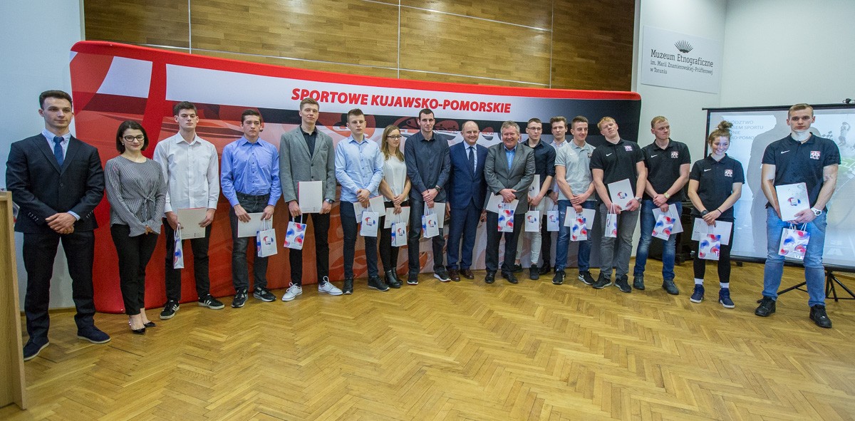 Uroczystość wręczenia stypendiów sportowych w Muzeum Etnograficznym w Toruniu, fot. Szymon Zdziebło/Tarantoga.pl