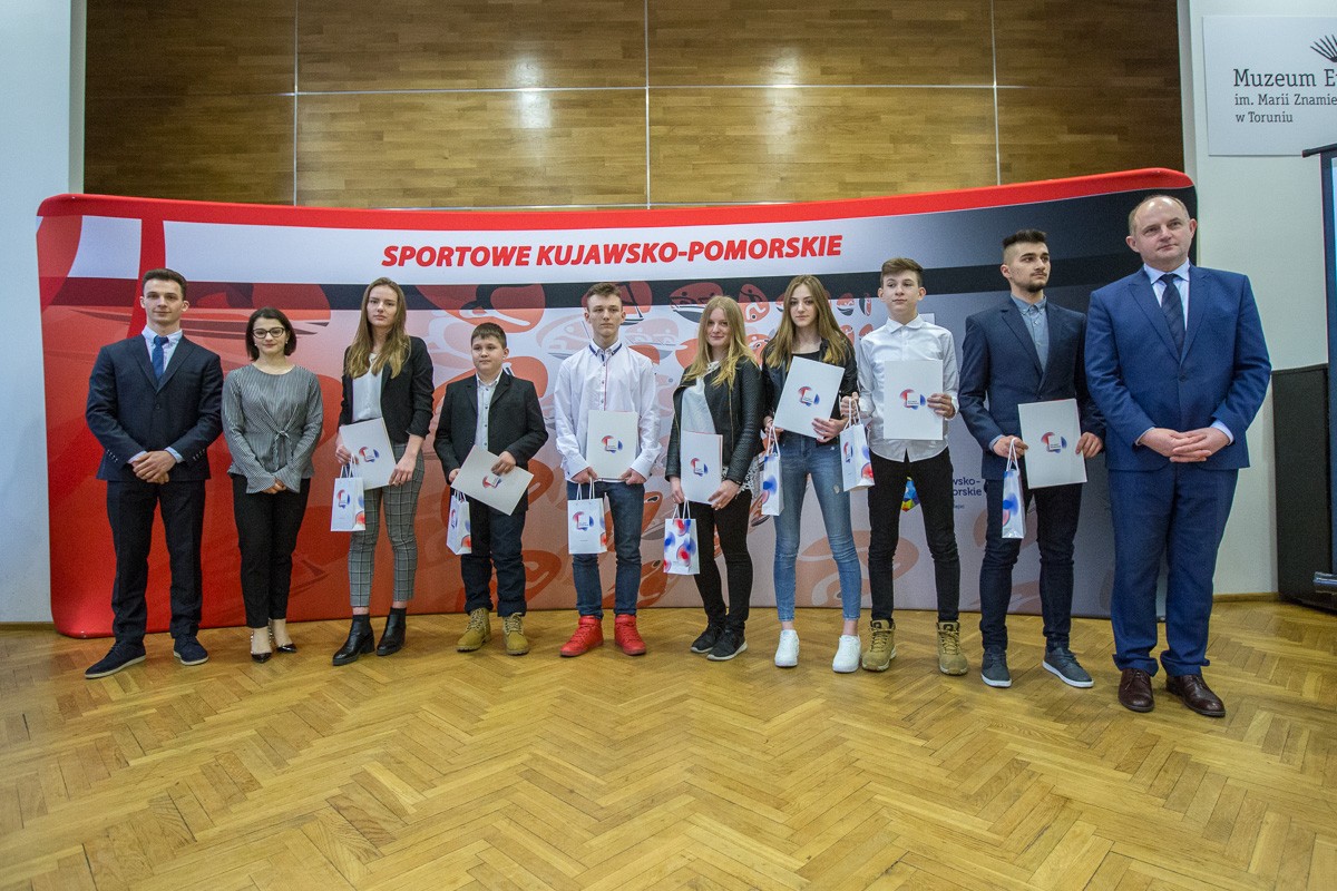 Uroczystość wręczenia stypendiów sportowych w Muzeum Etnograficznym w Toruniu, fot. Szymon Zdziebło/Tarantoga.pl